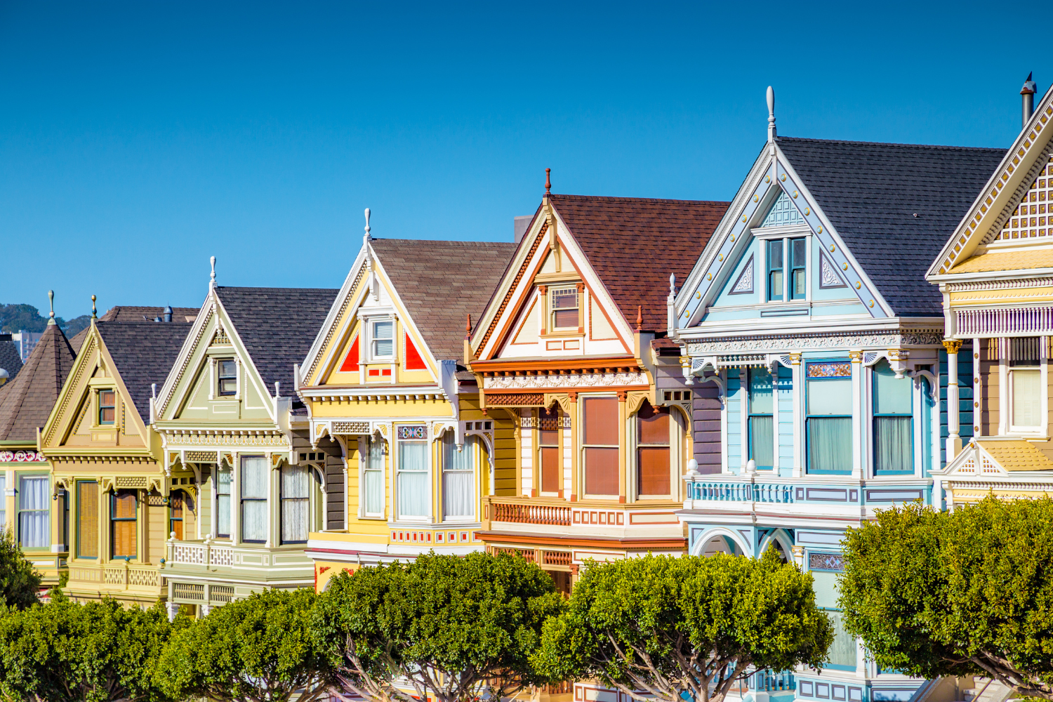 colorful photo of the painted ladies in san francisco